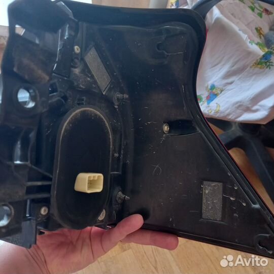 Задний левый фонарь