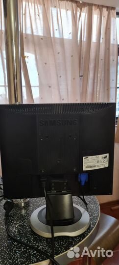 Монитор Samsung SyncMaster 713N, 1280x1024, 75 Гц