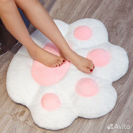 Подушка на стул в виде лапы животного