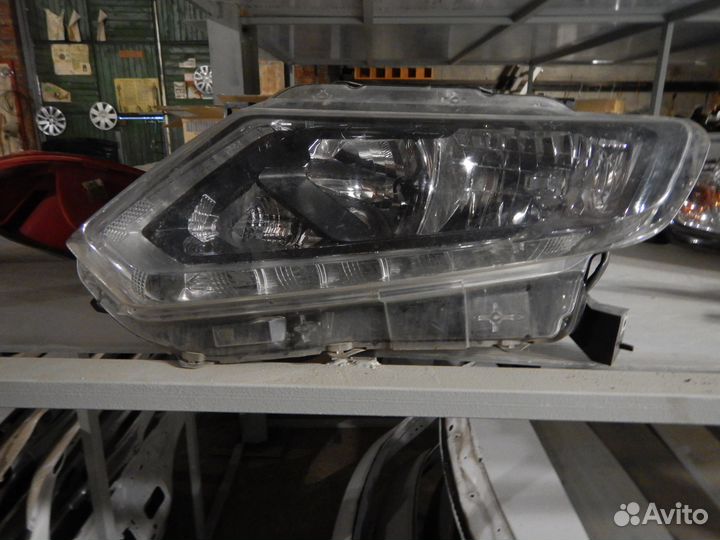 Фара левая Nissan X-Trail Т32