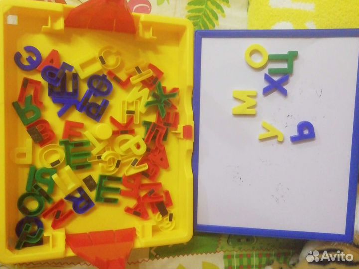 Магнитная доска с буквами магнитами