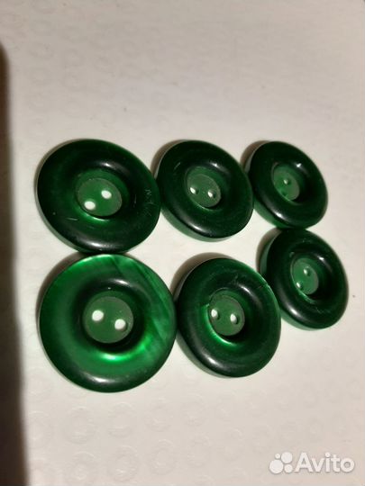 Пуговицы зелёные