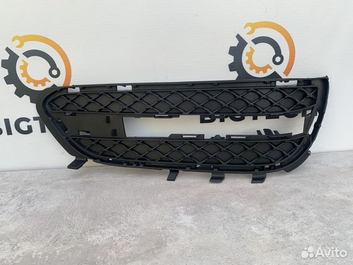 Решетка бампера правая Mercedes A2128851823