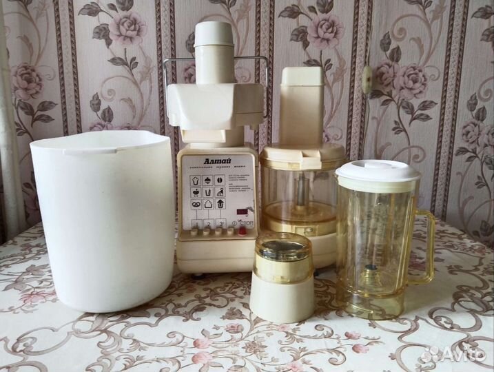 Универсальная кухонная машина 