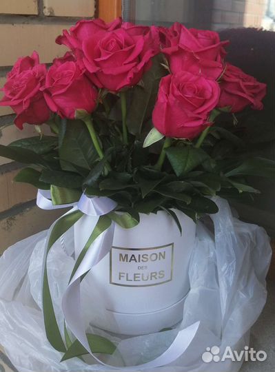 Композиция из роз в коробке