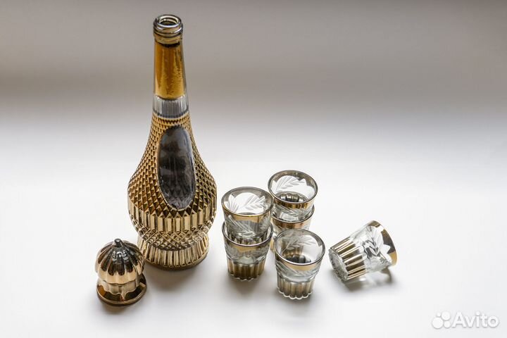 Набор посуды графин и рюмки из стекла и хрусталя