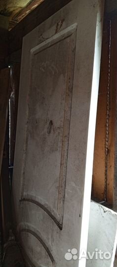 Дверь входная деревянная