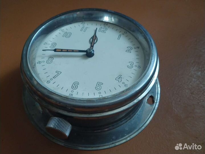 Часы корабельные с дополнительным механизмом
