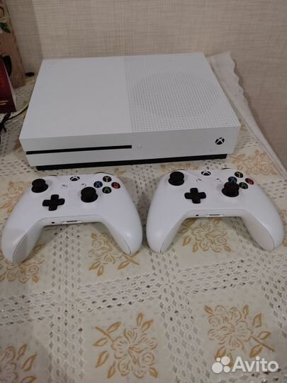 Xbox One s 1tb с играми