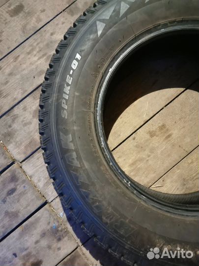 Bridgestone Blizzak Spike-01 205/70 R15