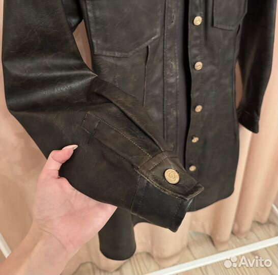 Кожаное платье на пуговицах zara