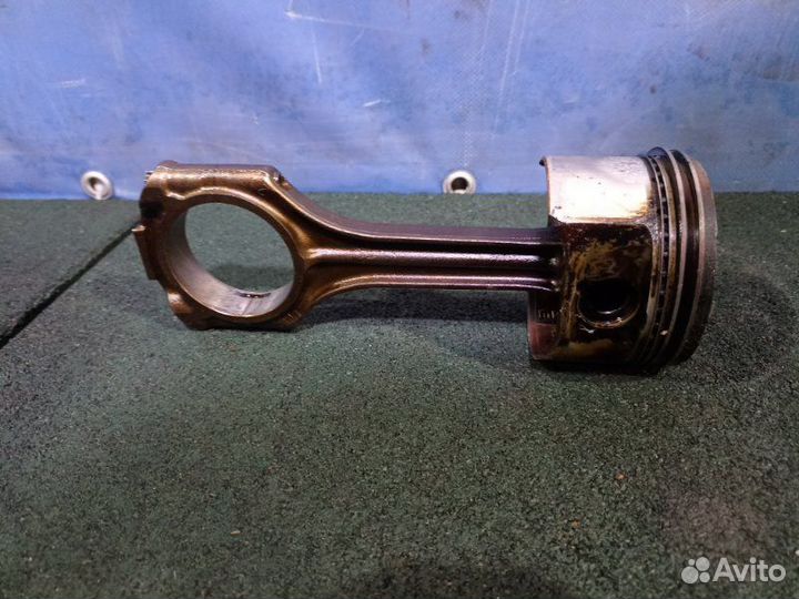 Поршень с шатуном Mercedes-Benz E210 M112.911