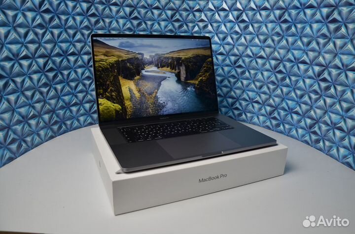 MacBook Pro 16 2019 512Gb Space Gray (Ростест)