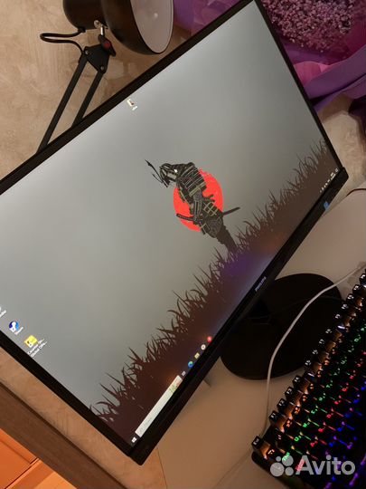 Монитор Philips 27