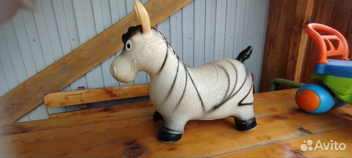 Надувной попрыгун