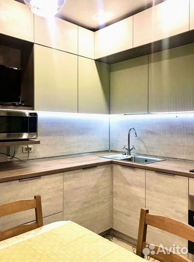 Кухонный гарнитур угловой в потолок