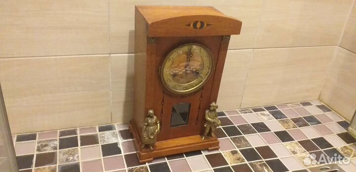 Настольные старинные часы с боем