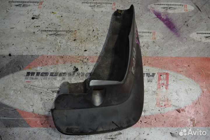 Брызговик перед право c Subaru Forester SG5 EJ202