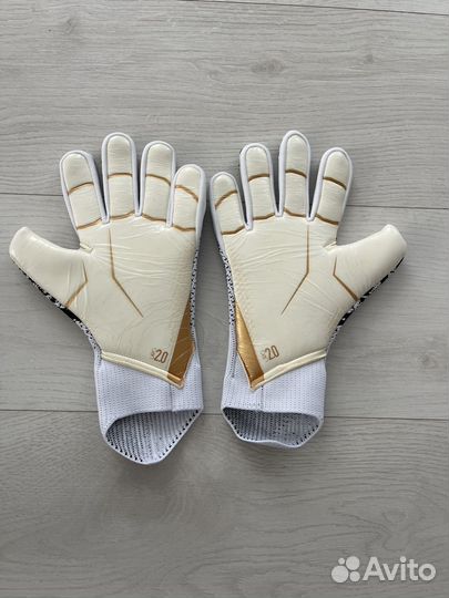 Вратарские перчатки adidas предатор