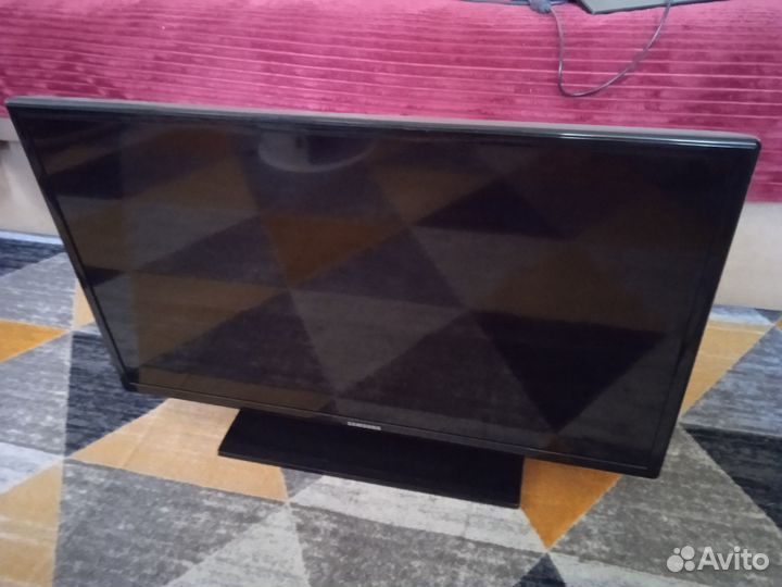 Teлевизор Samsung UE32 EH4000W