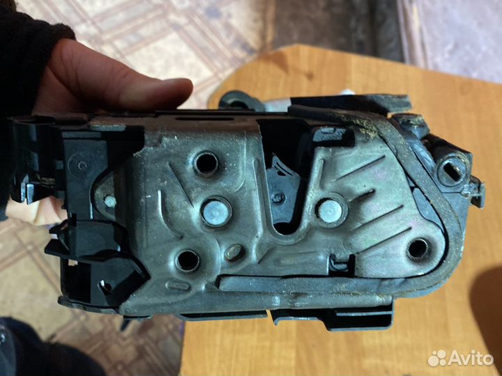 Шкода рапид 2019 задний правый замок двери