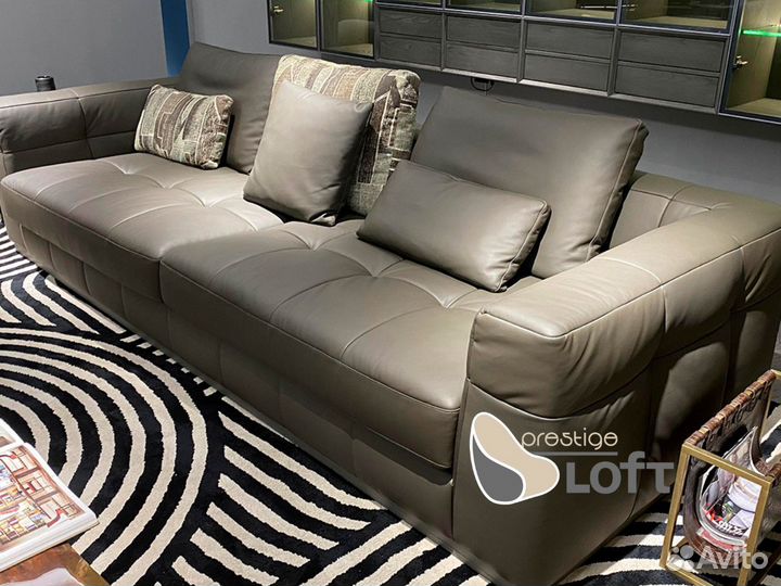 Диван прямой трехместный