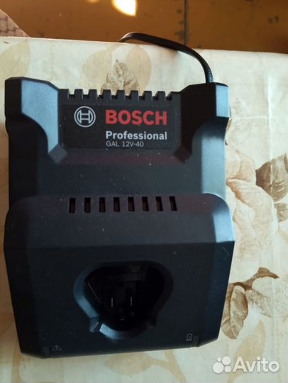 Зарядник bosch