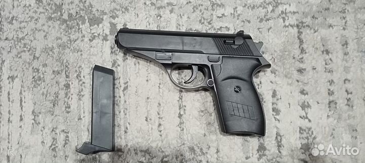 Игрушечный пистолет пневматический из пластика