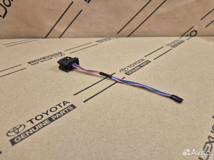Разъем датчика парковки (парктроника) Toyota Camry