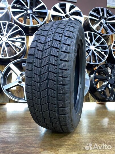 Sailun Ice Blazer Arctic SUV 215/65 R16 102H