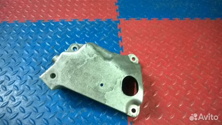 Кронштейн двигателя левый BMW 5-серия F10/F11