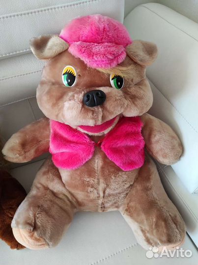 Большой плюшевый медведь