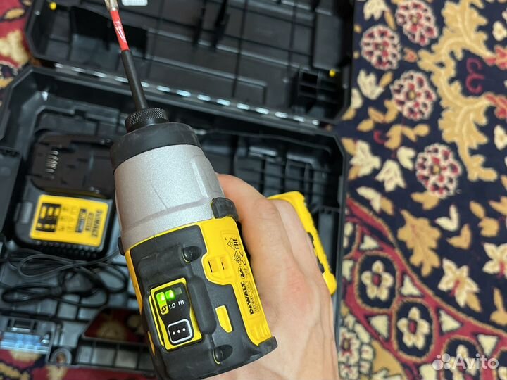 Шуруповерт импакт dewalt
