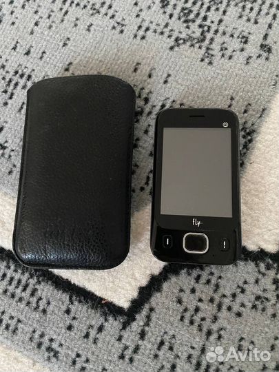 Телефон Fly