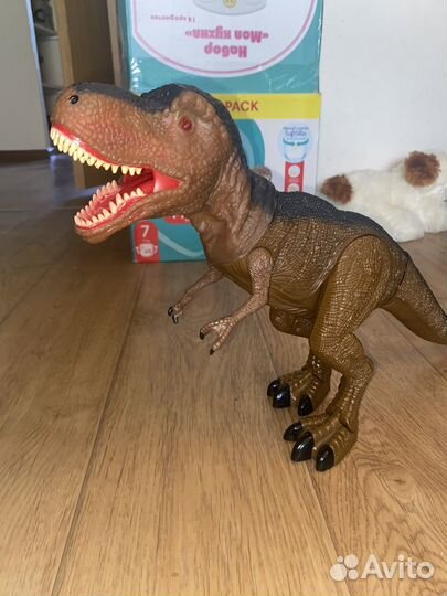 Динозавр со звуком и движением