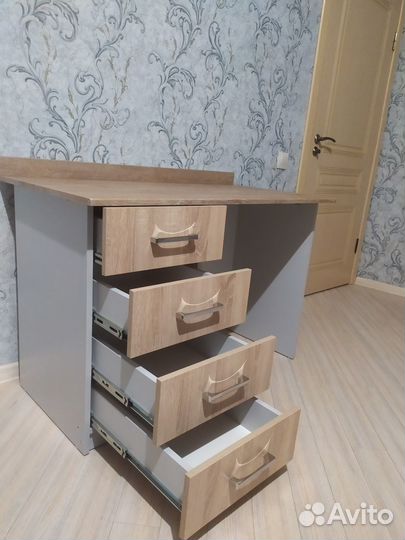 Письменный стол