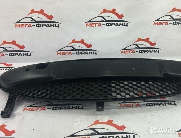 Решетка радиатора передняя Peugeot 107 хэтчбек 1.6