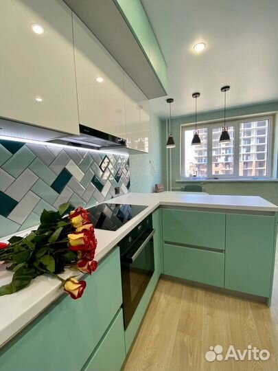 Кухня на заказ под потолок