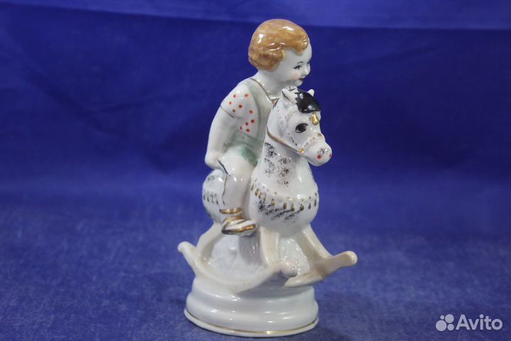 Фарфор статуэтка Всадник Наездник мальчик на коне