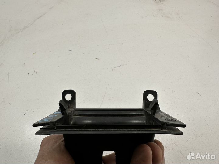 Skoda Octavia A7 крышка кожух замка багажника