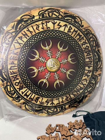 Алтарь (доска) для гадания на рунах