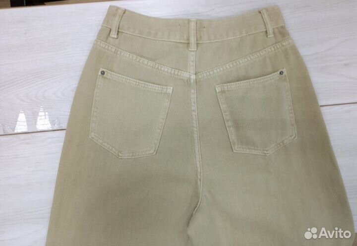 Бежевые джинсы женские
