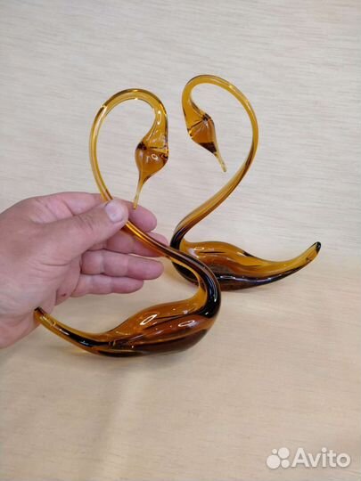 Фигурки лебедей, стекло