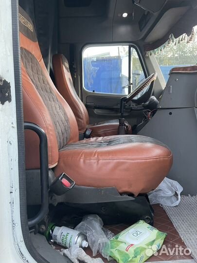 Freightliner Columbia с полуприцепом, 2003