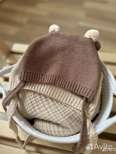 Вязаная шапка на завязках детская новая