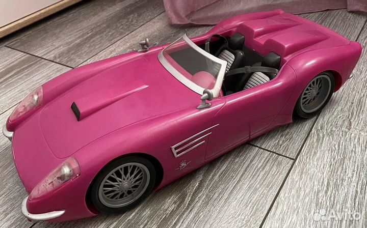 Игрушечный автомобиль