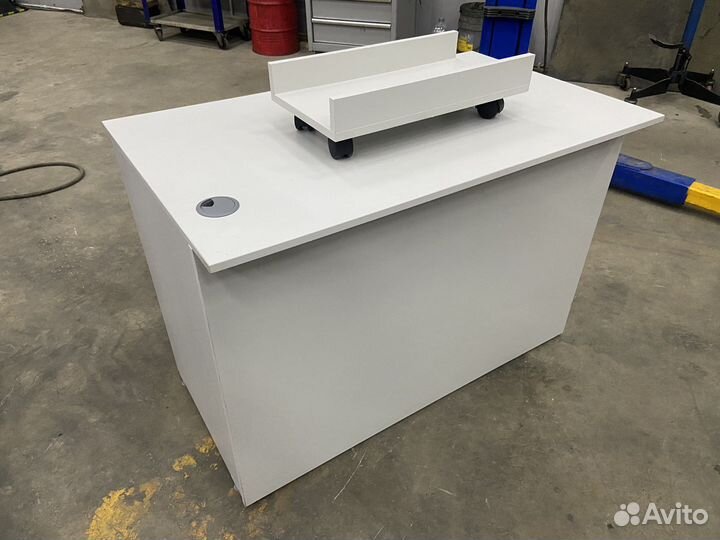 Стол компьютерный