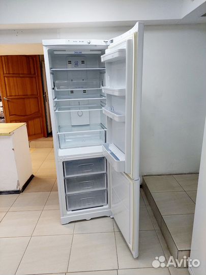 Холодильник Ноуфрост Индезит в хорошем сост бу