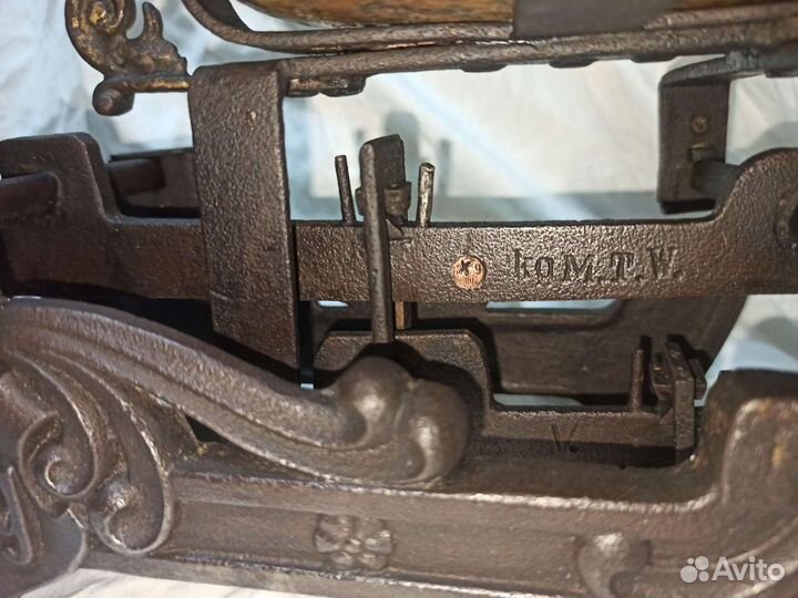 Старинные антикварные весы