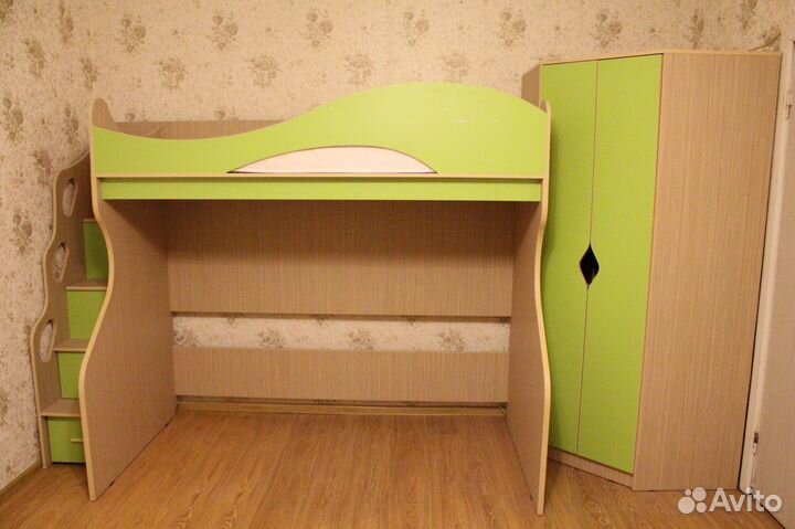 Кровать чердак со шкафом